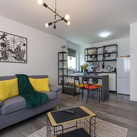 Apartment Retiro Pula Exterior photo